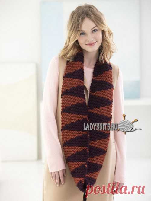 Вязаный спицами длинный двухцветный снуд из толстой пряжи. / ladyknits.ru