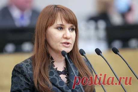 В Госдуме отреагировали на уничтожение бульдозером гумпомощи бойцам СВО. Необходимо наказать виновных в уничтожении гуманитарной помощи участникам специальной военной операции (СВО), призвала член комитета Государственной Думы по труду, социальной политике и делам ветеранов Светлана Бессараб. Своим мнением парламентарий поделилась в разговоре с «Лентой.ру».