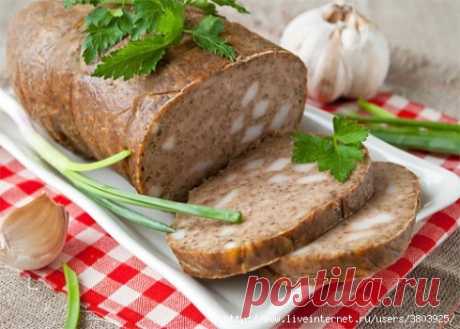 Домашняя печеночная колбаса с салом и чесноком – плотная по консистенции, нежная на вкус, легко режется