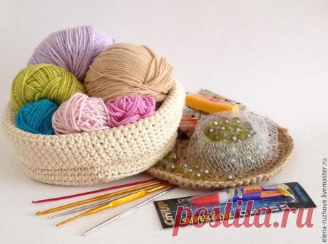 Вяжем крючком маленькую очаровательную совушку с кисточками на ушках