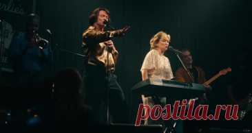 Хью Джекман и Кейт Хадсон в новом трейлере Song Sung Blue («Песня-грусть») — фильма о музыкантах, которые прославились своими каверами на песни Нила Даймонда.