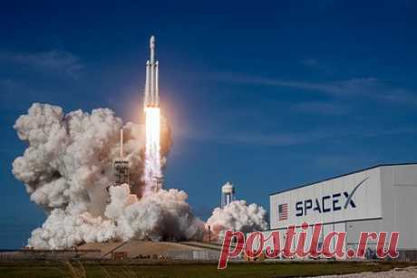 Ракета SpaceX вывела на орбиту 22 интернет-спутника Starlink. Американская компания SpaceX запустила ракеты Falcon 9 с 22 спутниками Starlink. Об этом сообщает РИА Новости. Их удалось успешно вывести на орбиту. Запуск произошел в воскресенье утром по московскому времени. SpaceX транслировала запуск в своем аккаунте.
