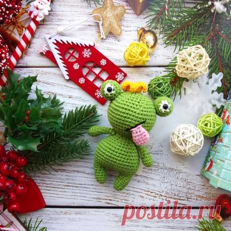 PDF Фиона мини лягушка крючком. FREE crochet pattern; Аmigurumi animal patterns. Амигуруми схемы и описания на русском. Вязаные игрушки и поделки своими руками #amimore - Лягушка, лягушонок.