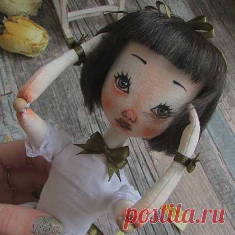 Занята.
@misslostfish #doll #кукла #creative #handmade #muñeca #artist  #gallery #интерьернаякукла #toy #vscorussia #vsco #artdoll #vscoart  #bambola #мастеркрафт #arts_gallery #art_we_inspire #алисавстранечудес #poupée #алисавзазеркалье #gothic #dark #darkness #alice #alice_in_wonderland #gothicgirl #wonderland #topcreator #ooak #инстаграмнедели