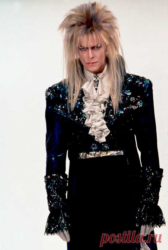Labyrinth Nook: Photo A blog dedicated to the Jim Henson film, Labyrinth - featuring hundreds of rare images, from stills to posters, from video game covers to pin badges! If you want to find anything Labyrinth-related, make Labyrinth Nook your first stop!