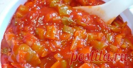 Салат-соус "АНКЛ-БЕНС" по домашнему Не побоюсь сказать, что это самая популярная закуска! Ингредиенты: 2 кг. кабачков, 2,5 кг. помидоров, 200 г. чеснока 1 кг. сладкого перца, 2 ст.ложки соли с верхом, 200 г. сахара, 200 г. подсолнечного масла, 100 г. 9%-ного уксуса. Приготовление: Помидоры с чесноком пропустить через мясорубку. Кабачки нарезать маленькими кубиками, смешать с помидорами. Добавить соль, сахар, …