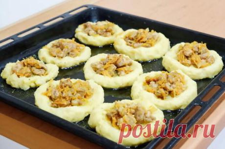 Вкуснятина из картошки и мяса (мой муж может съесть хоть целый противень) - БУДЕТ ВКУСНО! - медиаплатформа МирТесен Сегодня я расскажу вам, как готовлю картофельные гнезда с мясной начинкой. Блюдо получается вкусное и полезное. Аппетитный внешний вид и красивое оформление позволяют готовить его и на праздничный стол. Продукты для рецепта понадобятся самые простые. В качестве начинки у меня свинина, обжаренная