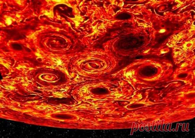 10 странных и необъяснимых явлений в нашей Солнечной системе Космос настолько огромен, что наша Солнечная система занимает в нём место, сравнимое с задним двором: привычная, всё под рукой, и содержит очень мало чёрных дыр.
Тем не менее, правда выглядит чуть-чут...