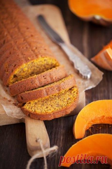 Тыквенный кекс с маком. Можете меня поздравить, я сегодня дебютантка по выпечки с тыквой))Для меня это ново, так как из тыквы готовлю редко и мало. И сегодня был дебют и по выпечки и по фотографии с тыквой. Дебют по фотографии довольно таки неудачный, все снимки практически пересвечены на тыкве, она как притягатель к себе…