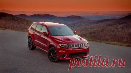 Jeep сделал самый мощный в мире внедорожник | Чёрт побери Марка, название которой в нашей стране давно стало нарицательным, выпустила самый мощный и быстрый серийный внедорожник — инфернальный Jeep Grand Cherokee Trackhawk. Десяток лет назад Jeep Grand Cherokee SRT8 с атмосферным 6,1-литровым V8 мощностью 420 лошадиных сил правил бал на рынке мощных внедорожников: быстрее него был только Porsche Cayenne Turbo. Однако чуть позже его стремительно обогнали в мощности и скорос...
