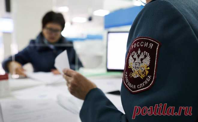 В Минфине заявили о планах закрыть лазейки по неуплате НДФЛ. Налогоплательщики по-прежнему используют схемы занижения налоговой базы по НДФЛ, и эти лазейки нужно закрыть, заявил замминистра финансов Алексей Сазанов. Эксперты говорят, что в России сохраняются зарплаты в конвертах