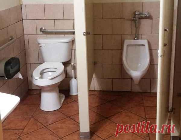 Сортирный юмор строителей (17 фото) | Чёрт побери Подборка фотографий, демонстрирующая предприимчивость и бурную фантазиюстроителей. В ней показаны смелые и неординарные решения: висящая надунитазом стиральная машина, туалет напротив кресел в конференц-зале илипотолок с отражающим эффектом в общественном клозете.