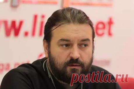 Нравятся мне люди, которые не боятся стареть. Без подтяжек, без липосакций, зато с мыслью в глазах, с внуками, с конкретным делом в руках.Если человек встречает старость без истерик, значит, есть нечто за душой у человека.

Еще нравятся люди, вокруг которых чисто. Чисто в доме, чисто на прилегающей к дому территории, чисто на рабочем месте. Дал Господь Бог под начальство и ответственность каждого человека небольшой кусочек земли, и нужно на нем навести и поддерживать поряд...