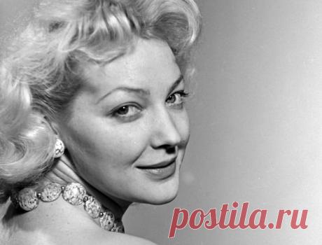 Ирине Скобцевой – 92: Как «штамп красавицы» оказал актрисе медвежью услугу