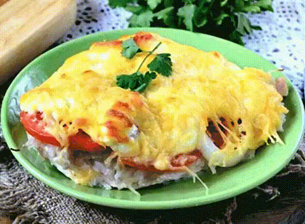 Куриная грудка в шубке под сыром
Ингредиенты:
Куриная грудка — 1 Штука
Помидор — 1 Штука
Картофель — 2-3 Штук
Лук репчатый — 1 Штука
Сыр твердый — 100 Грамм
Майонез — 2 Ст. ложки
Количество порций: 2
Как приготовить 