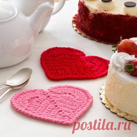 Из коллекции «Подарок на 14 февраля своими руками» Подставка под горячее: сердечко крючком