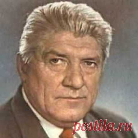 Сегодня 13 апреля в 1994 году умер(ла) Николай Крючков