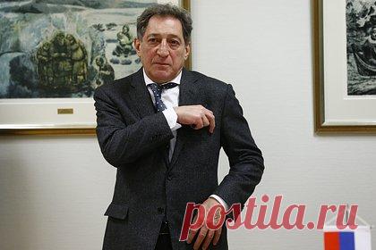 Посол России одобрил участие Украины в церемониях у мемориалов воинам. Посол России в Норвегии Теймураз Рамишвили одобрил участие Украины в церемониях у мемориалов воинам. Об этом он заявил после скандала с венком от российского консула в норвежском Киркинесе. По его словам, белорусы, казахи, украинцы, а также представители других народов СССР воевали в составе Красной армии.