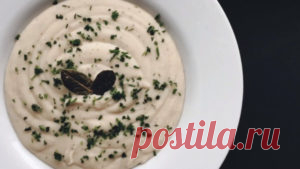 Такого вы не пробовали - 
Суп пюре из бобов - сплав вкуса и пользы! 
Ингредиенты - фасоль или бобы, лук репчатый, оливковое масло, соль, перец, специи, зелень.