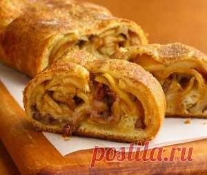 Рулет с яблоками и творогом