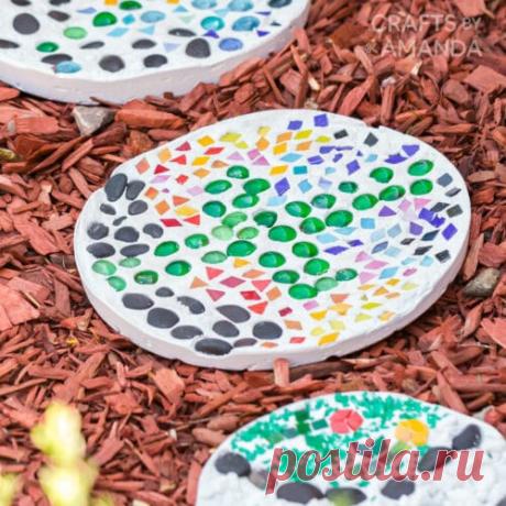 Свежий проект Crafts by Amanda: декоративные stepping stones из быстросхватывающегося раствора, формы и мелкого декора для сада или дорожки.