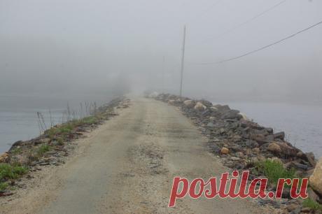 Тайна острова Оук На восточном побережье Канады, у полуострова Новая Шотландия, лежит небольшой островок Оук - «Дубовый остров». В его недрах скрывается тайна, которую вот уже более двухсот лет безуспешно пытаются разгадать энтузиасты. Здесь, под защитой простых, но умело устроенных гидротехнических...