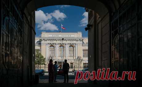 Банки заложили новое повышение ключевой ставки в октябре. В октябре российские банки на несколько дней заняли у ЦБ свыше 7 трлн руб., сформировав на рынке структурный дефицит ликвидности. Эксперты видят в этом стратегию игроков по созданию резервов перед ростом ключевой ставки