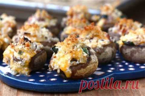 Рецепт. Фаршированные грибы с перцем и беконом | Четыре вкуса