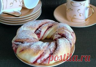 Клюквенные веночки из дрожжевого теста пошаговый рецепт с фото
