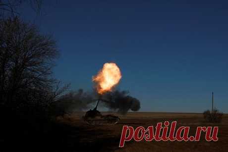 В Казахстане запланировали временно запретить вывоз нефтепродуктов. Казахстан может запретить вывоз бензина, дизельного топлива и отдельных видов нефтепродуктов из республики на любом виде транспорта — ограничения продлятся четыре месяца. Мера не коснется горючего в бензобаках, предусмотренных заводом-изготовителем, авиационного топлива для проведения научно-исследовательских работ.