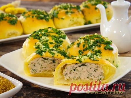 Булочки с начинкой под чесночной заливкой. Булочки с начинкой под чесночной заливкой