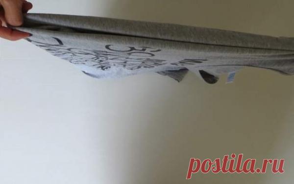 Как сложить футболку за секунду одним движением руки: быстрее не придумаешь!