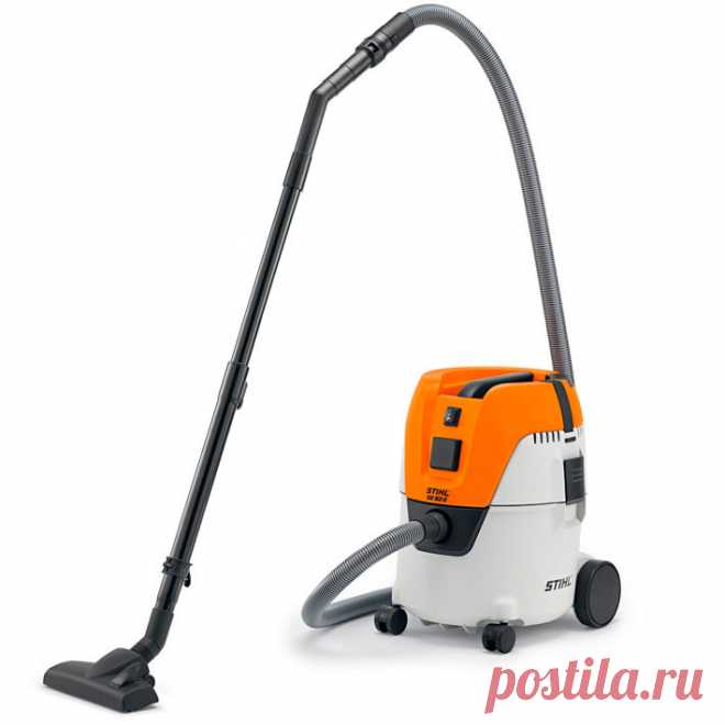 Пылесос STIHL SE 62 Е отличается от модели SE 62 розеткой с функцией автоматического включения для подсоединения электроинструментов при работе в условиях абсолютной  чистоты. Выбор режима сухой и влажной уборки, функция продувки за счёт перестановки всасывающей трубы на подключение к воздушной системе, многоступенчатая система фильтрации, система очистки фильтра, всасывающий шланг длиной 3,5 м, телескопическая всасывающая труба, переключаемая насадка для пола, универсальная насадка.