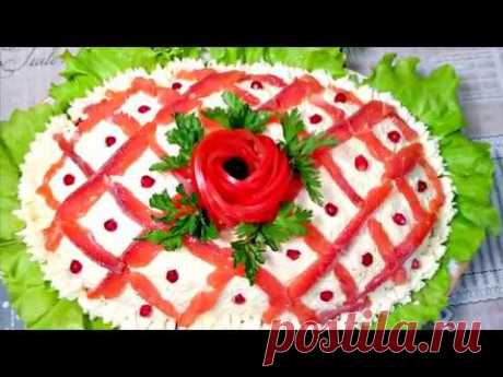 САЛАТ-картошка , яйца ,помидор,плавленые сырки,(любая красная рыба),листья салата зеленый лук