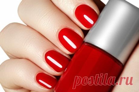 Ошибки, которые вы совершаете, когда красите ногти гель-лаком Гель-лак — это возможность иметь идеальный маникюр. Но еще и опасность для ногтей, если неправильно им пользоваться.