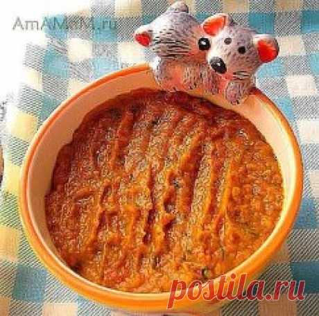10  Заготовоки на ЗИМУ к МАКАРОНАМ
_____________________________________________________
1. Салат «Чехарда»
_____________________________________________________
Продукты:Укладывать по слоям в казан или большую кастрюлю.
На дно налить 2 стакана растительного масла.
· 1кг лука репчатого, порезать кольцами.
· 1кг помидор , целыми, обрезать «попки».
· 1кг сладкого перца, удалить семена, целыми,
· 1кг баклажан, убрать хвостики, целыми, лучше брать по мельче.
· 1кгморкови, тертой на крупной