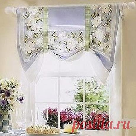 Как сшить шторы своими руками: вьетнамские полотна.

Вьетнамские полотна. Прямое полотно, состоящее из двух тканей. Изначально изготавливалось из бамбука.
Ключевая особенность: скручивается наверх и подвязывается завязками, из того же материала что и сама штора. Похоже на римскую, но специального карниза для этой шторы не требуется. Очень популярная штора в Европе.
Показать полностью…