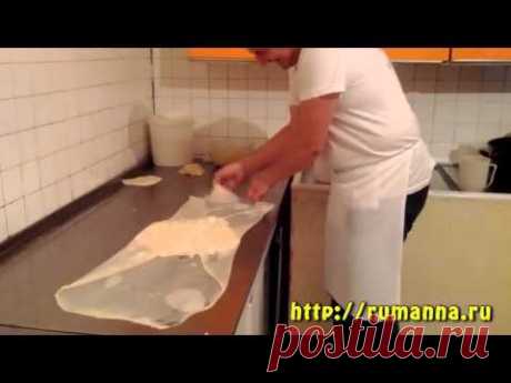 Миджи показывает как готовить буреки (с сыром).