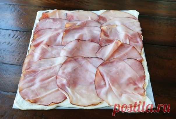 Классная идея для булочек: слоеное тесто, ветчина и сыр