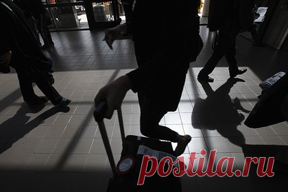 Пенсионерки из России рассказали об унижениях в аэропорту Японии из-за санкций. Российские пенсионерки рассказали об унижениях в аэропорту Японии из-за санкций. Инцидент произошел в авиагавани Токио с двумя туристками из России при регистрации на рейс в Сеул. Россиянок задержали японские таможенники, завели в отдельную комнату, закрыли и заставили вытащить всю имеющуюся валюту.