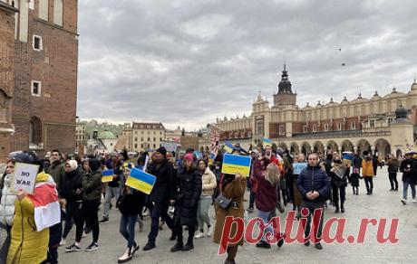Массовые акции протеста прошли в Варшаве и Кракове против спецоперации России на Украине. На улицах собрались несколько тысяч человек