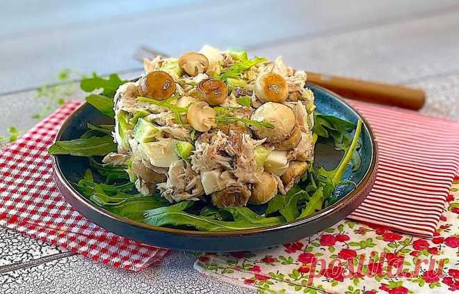 Вкусный салат с необычным составом: подать можно на праздничный стол | Домохозяйка со... Приготовим салат для праздничного стола.