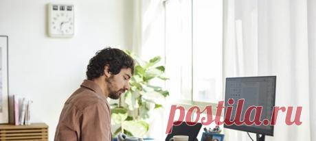 Каждый день в соцсетях появляются все новые объявления об открытии литературных курсов. Их стало так много, что уже очевидно: массовая страсть к писательству неслучайна и заслуживает анализа. Мы поговорили с теми, кто учит и учится создавать тексты. #уверенностьвсебе #самооценка #психологияуспеха #выборпрофессии