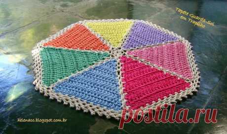 КОВРИК С РАЗНОЦВЕТНЫМИ СЕГМЕНТАМИ.