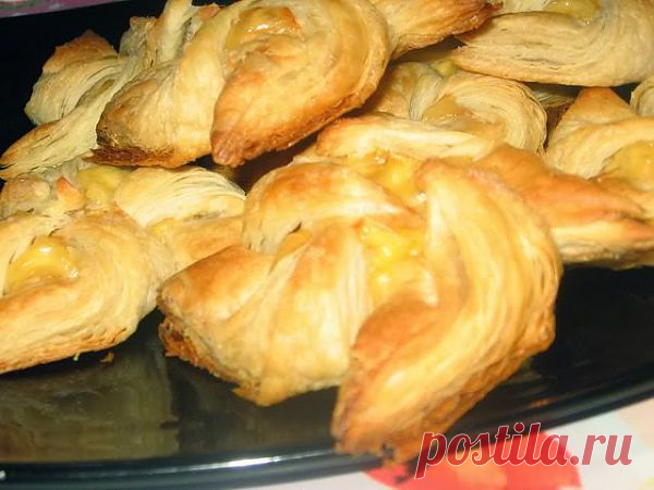 Слойки с сыром.