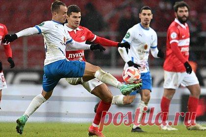 «Спартак» проиграл «Факелу» в матче РПЛ. Воронежский «Факел» обыграл «Спартак» в матче 13-го тура Российской премьер-лиги. Встреча завершилась со счетом 2:0. Первый забитый мяч на счету Евгения Маркова, реализовавшего пенальти на 70-й минуте игры. Увеличил преимущество воронежцев Максим Максимов на 84-й минуте.