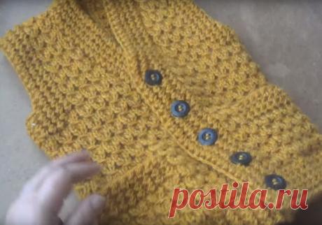 Тёплый классический жилет спицами