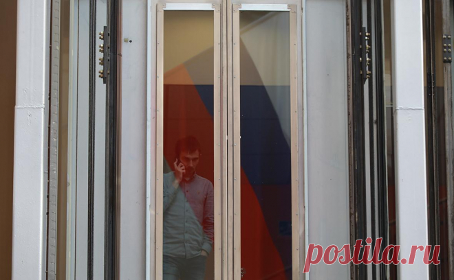 МВД предупредило о схемах мошенников с «выплатами» в честь Дня России. Мошенники начали делать фальшивые рассылки о государственных выплатах в честь Дня России, сообщила киберполиция.