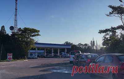 Подвоз топлива в Крым будет обеспечен с материковой части РФ. Работа ведется, сообщил министр топлива и энергетики региона Игорь Коринь