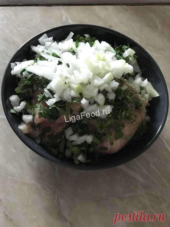 Спагетти с томатным соусом и куриными фрикадельками